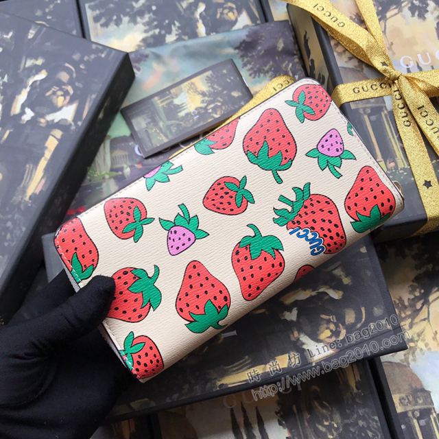 Gucci包 古馳馬銜扣錢包 570661草莓全皮 2019新款 印花草莓拉鏈包拉鏈長款女錢包  gudj1037